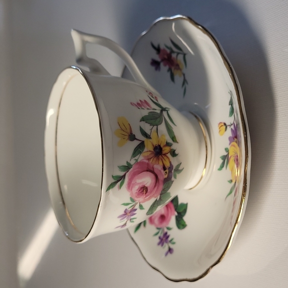 Crown essex  bone China  teacup and saucer made in England - Picture 1 of 7